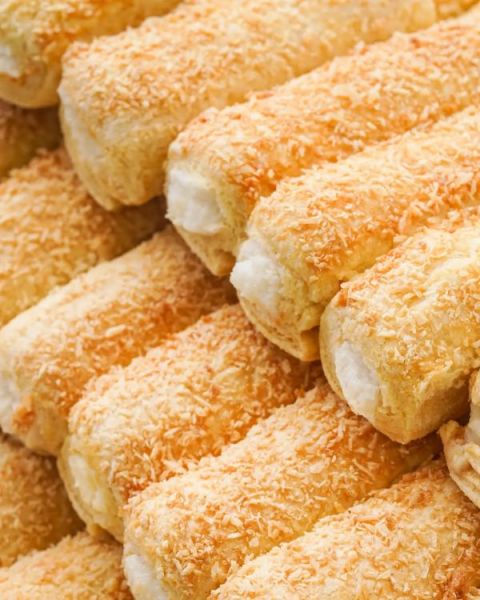 طرز تهیه شیرینی ساق عروس قنادی در خانه: رازهای یک بافت ترد و کرم لطیف